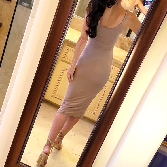 WINDSOR Sleek Beige Bodycon Dress, M - Picture 13 of 16